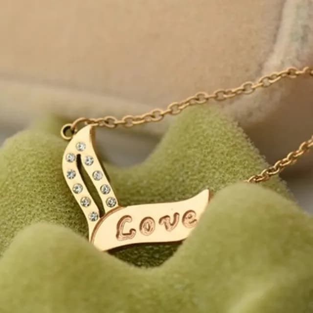 【米蘭精品】現貨+預購 玫瑰金鑲鑽項鍊吊墜子(LOVE天使之翼時尚流行飾品情人節生日聖誕節交換禮物71x132)