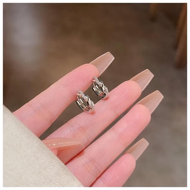 【HaNA 梨花】不張揚的優雅．麻花小碎鑽圈小清新耳環(耳環 耳針 耳扣 時髦耳環)