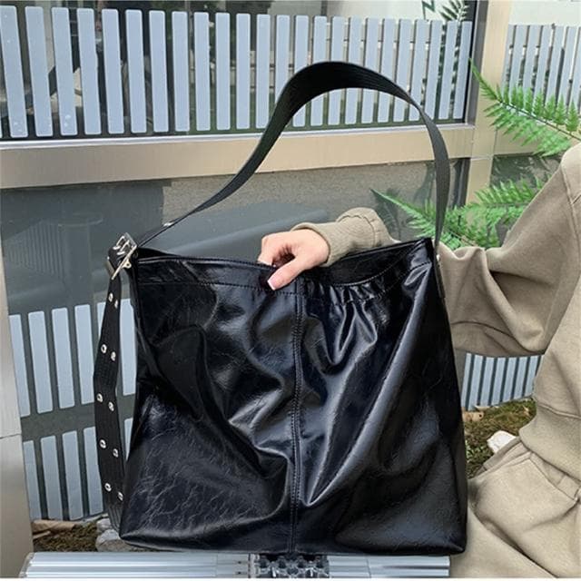 【MoonDy】母親節禮物 包包女 水桶包 新款 大容量 通勤包 A4包 皮革包包 水桶包韓國 單肩包 質感 寬肩帶