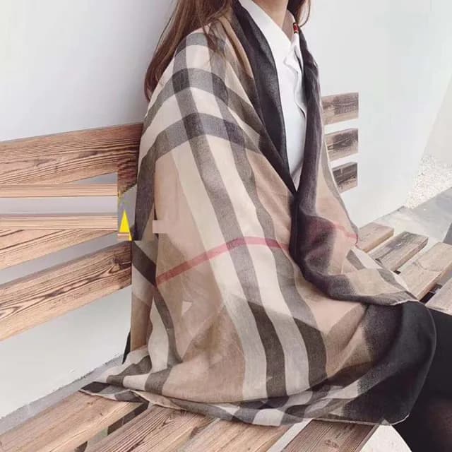 【Emi 艾迷】低調經典 圍巾 格紋棉麻 薄圍巾 披肩