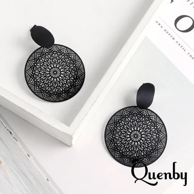 【Quenby】時尚流行感黑色捕夢網耳環/無耳洞耳夾(耳針/飾品/配件) - momo購物網 - 好評推薦 -