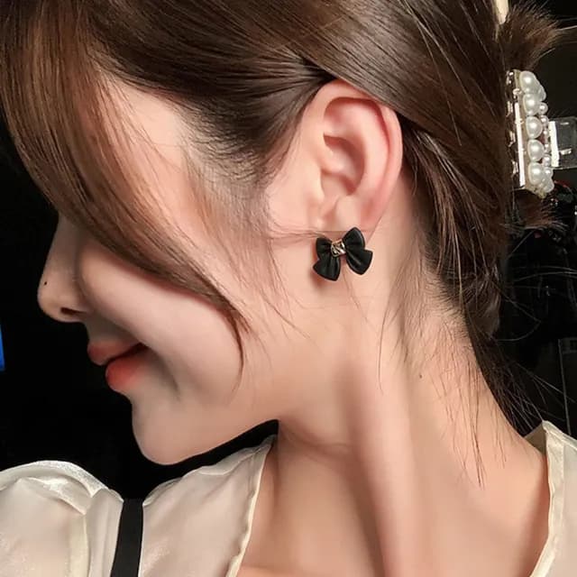 【Quenby】925純銀 秋冬款可愛蝴蝶結耳環/耳針(耳針/飾品/配件)