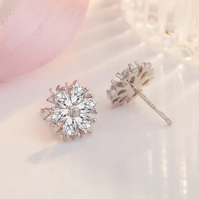 【Emi 艾迷】愛的迫降孫藝珍同款迷魅雪花綻放925銀針耳環(愛的迫降 孫藝珍 同款)