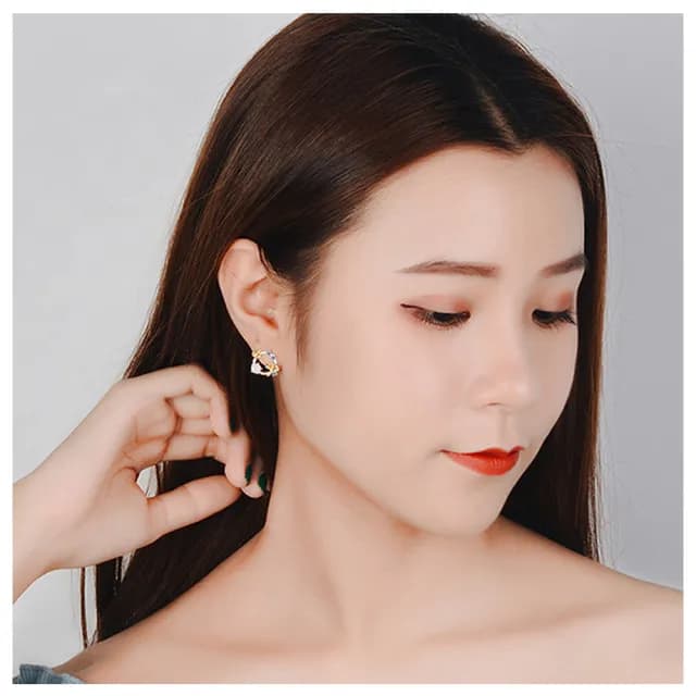 【HaNA 梨花】韓國晶瑩剔透．清新杏葉草莓晶迷你耳環(針式 耳環 耳飾 耳圈 耳釘)