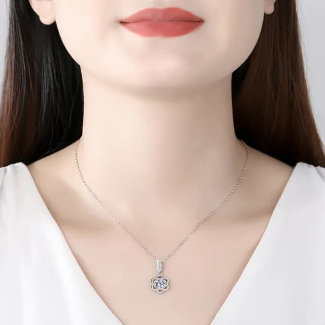 【米蘭精品】現貨+預購 莫桑鑽項鍊925純銀吊墜(0.5克拉花朵鏤空聖誕節情人節生日交換禮物女飾品73yk34)
