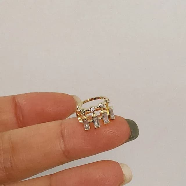 【Oni 歐妮】小方鑽 不對稱耳骨夾式耳環無耳洞耳扣耳夾耳窩夾(1個入)