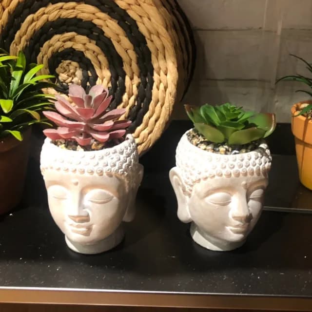 【YU Living 信歐傢居】仿真佛祖造型多肉植物水泥小盆栽二件組 人造盆栽(二件一組/高13公分/2色/紫色.綠色)