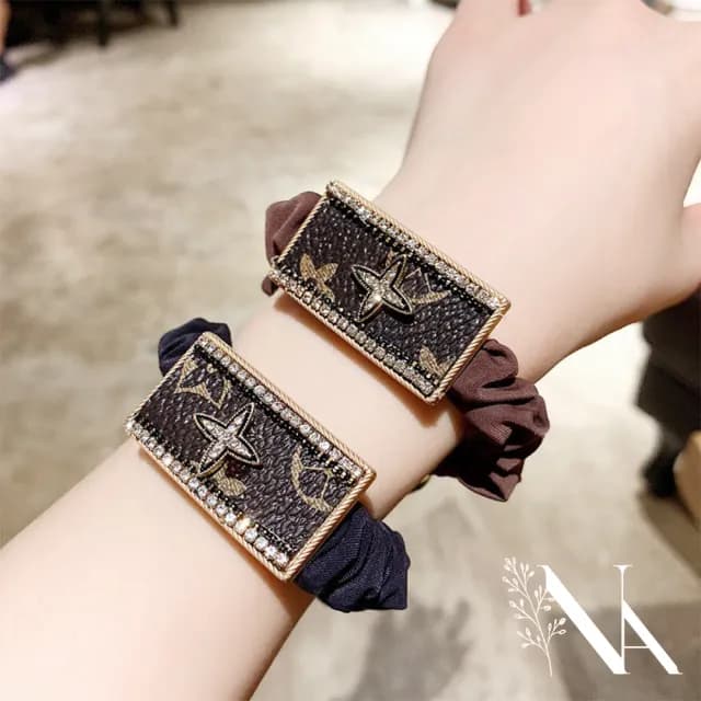 【NANA】情人節禮物 娜娜 名牌皮質感造型大腸圈 HRG25(造型大腸圈)