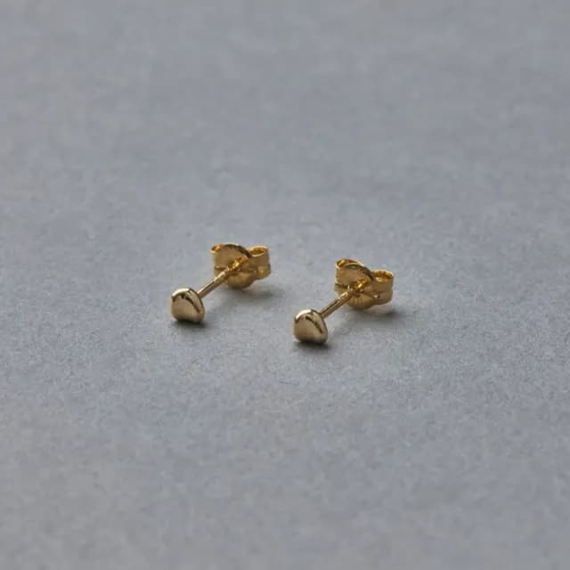 【ete】K10YG 小巧鵝卵石耳環(金色)