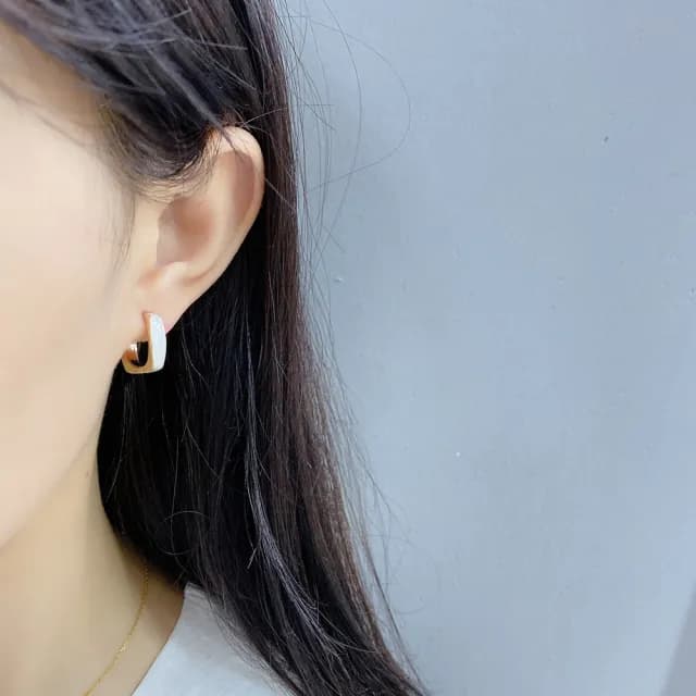 【Umi】925純銀針淡金色復古輕奢象牙米白色方形環繞環形耳環65296(日韓時尚潮流耳飾耳針耳墜耳釘)