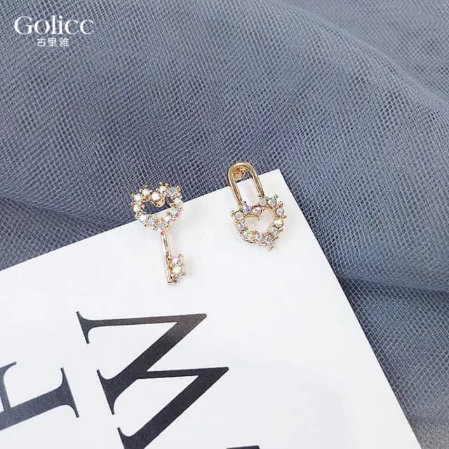 【Golicc】耳環 韓國 鑰匙 鑲鑽 愛心(七夕 情人節 生日 飾品 耳釘 耳飾 耳墜 禮物)