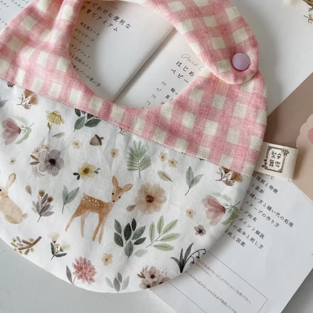 【Liannebaby】粉森林梅花鹿熊熊 彌月禮盒寶寶帽 圍兜(滿月禮 收涎禮物 週歲禮 彌月禮盒)