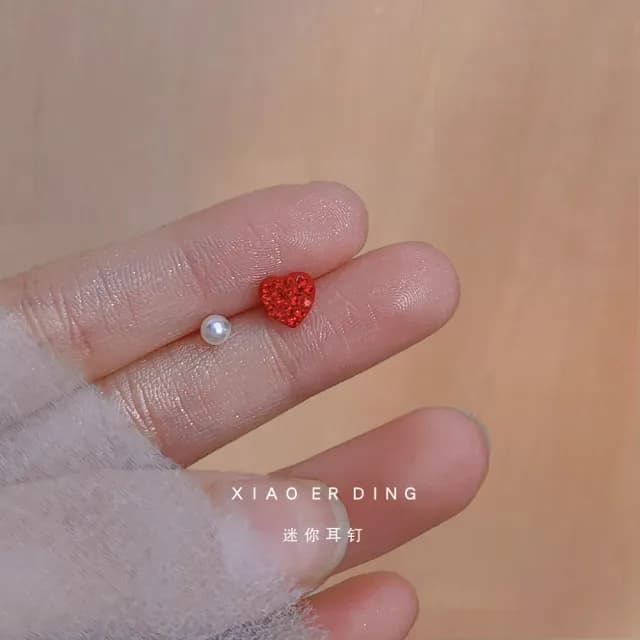 【TWINKLE】耳環 925銀迷你水鑽不對稱愛心珍珠耳環#TW0466(925銀針 現貨)