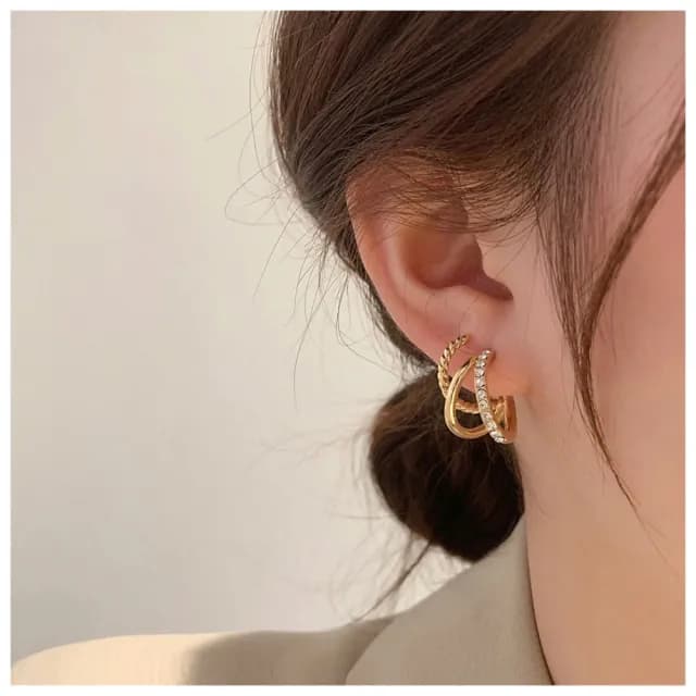 【HaNA 梨花】韓國小眾個性．三層氛圍麻花金耳環(耳環 耳針 耳扣 時髦耳環)