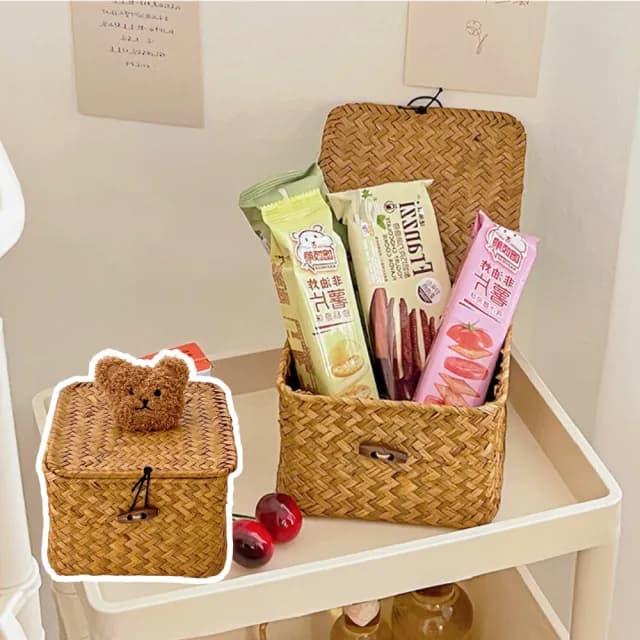 【置物收納】INS小熊編織帶蓋收納籃(整理箱 化妝品 保養品 文具 小物收納 桌面收納 編織籃 儲物籃 可愛)