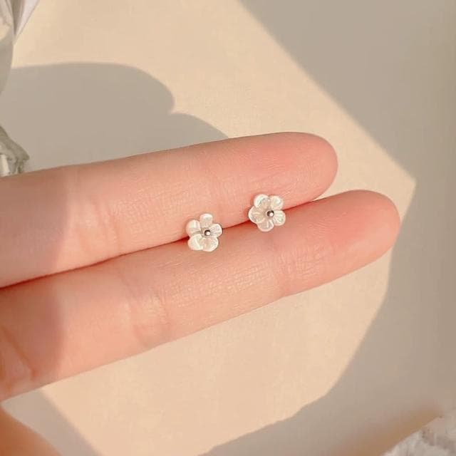 【A&R】韓版s999純銀貝殼花朵耳釘耳環(簡約時尚 清新 抗過敏 養耳洞 情人節 生日禮物)