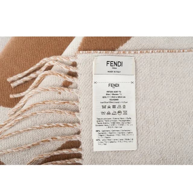 【FENDI 芬迪】新款撞色FENDI ROMA 圖案羊絨流蘇圍巾(淺褐色/白色)