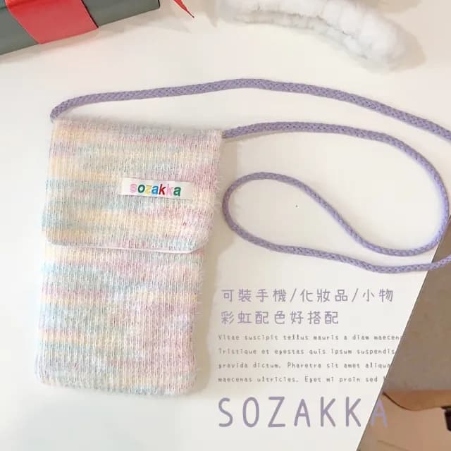 【可愛時尚】情人節禮物 ins翻蓋毛茸茸斜背手機包(手機掛繩 手機繩 手機吊繩 掛脖繩 斜背 隨身