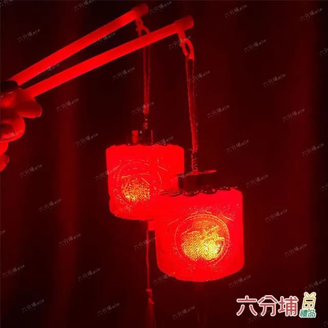 【六分埔禮品】經典紅LED手提燈籠-長形(過年新年元宵龍年春節小物裝飾佈置吊飾家居擺件文青冬瓜燈籠吊飾)
