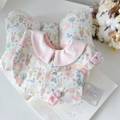 【Lianne baby】粉灰兔花草生活 嬰兒禮物 圍兜天使枕奶嘴鍊套 滿月禮(滿月禮 收涎禮物 週歲禮 彌月禮盒)
