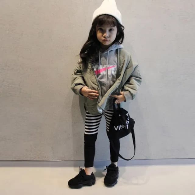 【橘魔法】麂皮波浪壓紋側邊開岔鋪棉外套(長袖 拉鍊 鋪棉 外套 男童 女童 飛行外套 童裝 兒童)