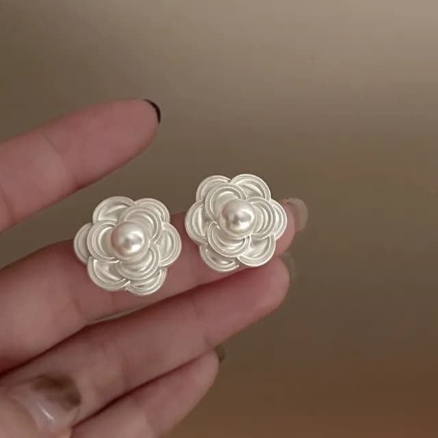 【INES】韓國設計復古高級感珍珠山茶花朵造型耳釘 耳環(珍珠耳環 山茶花耳環 花朵耳環)