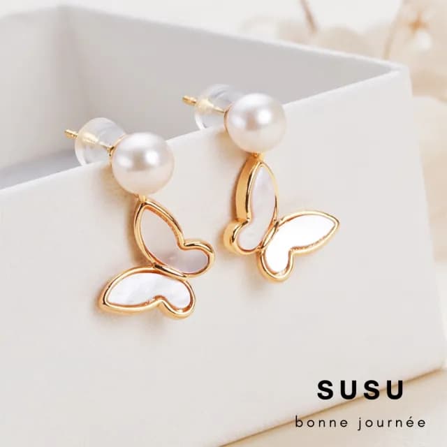 【SU SU】蝴蝶淡水珍珠耳環(925 純銀 鈦鋼 低敏 水晶 珍珠 飾品 耳環 項鍊 手鍊 優雅 約會 好運)