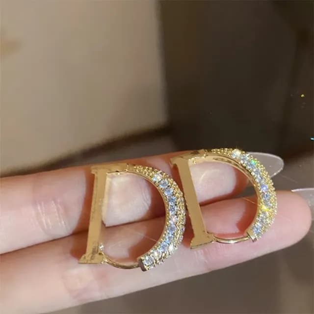 【LEEHER】女生/字母耳環/k金耳環/金色耳環/鋯石耳環/生日禮物/大耳環/環狀耳環/易扣式耳環/復