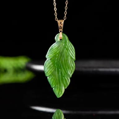 【Paiya 派亞】菠菜綠老料和田玉碧玉樹葉吊墜正品18K金玉石挂件項鏈男女(過節送禮/交換禮物)