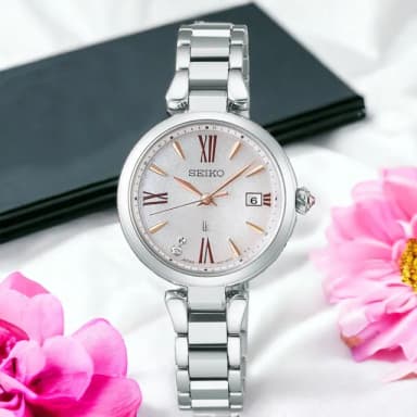 【SEIKO 精工】Lukia 太陽能錶 鈦金屬 手錶 女錶 指針錶 手錶 禮物 畢業(1B32-0BK0S .SSQW081J_SK043)