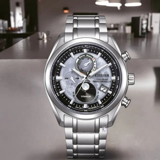 【CITIZEN 星辰】月相錶 光動能錶 電波錶 計時鈦金屬手錶 男錶 禮物 推薦(43mm BY1010-81H)