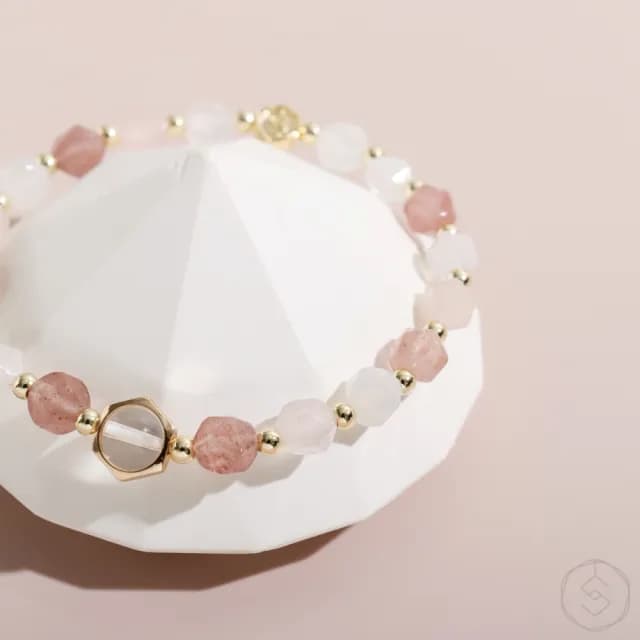 【SPANCONNY 飾品控】童趣 l 草莓晶 粉水晶 白瑪瑙 白水晶 l 天然水晶手鍊(桃花+人緣)