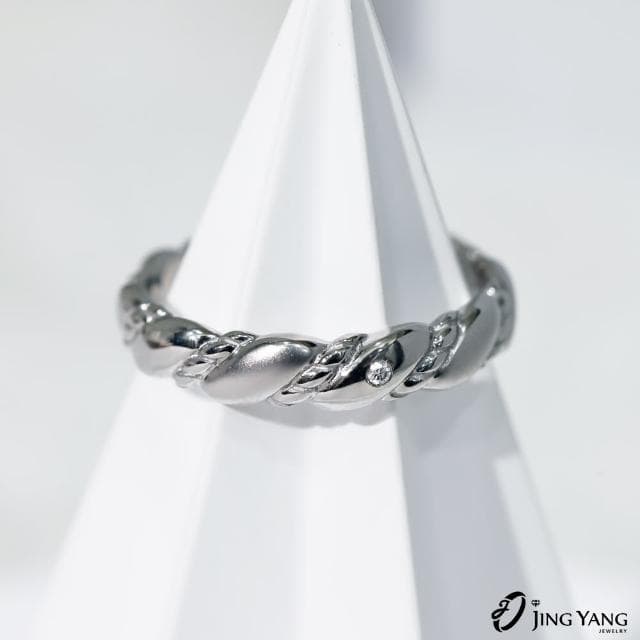 【JING YANG 晶漾】白鋼鑽石戒指 0.01克拉鑽石麻花旋鈕戒(鑽石1分生日禮物送禮)