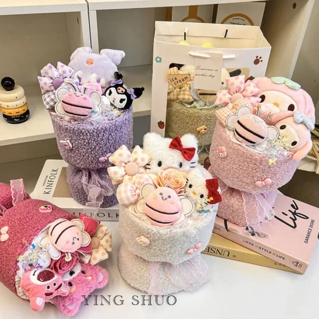 【YING SHUO】可愛卡通娃娃生日花束 贈禮盒袋(告白 求婚 情人節 玩偶 佈置 七夕 畢業 女生禮物 兒童節禮物)