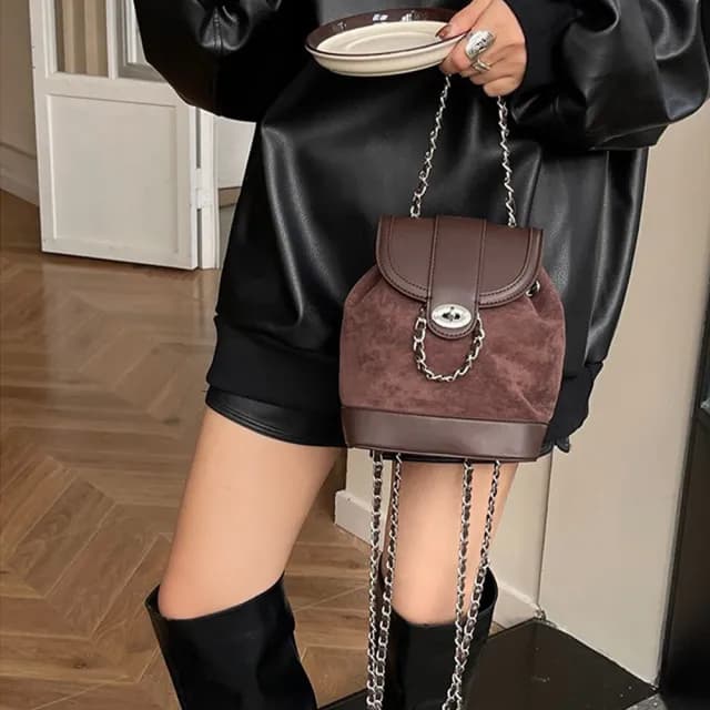 【LEESA】情人節禮物 小香風包包\磨砂皮包包\美拉德包包\復古後背包\包包\水桶後背包\小背包\水桶包\鏈條肩