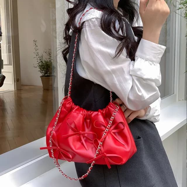 【MoonDy】情人節禮物 水桶包 肩背包 蝴蝶結包包 軟皮包包 銀色包包 韓國肩背包 鍊條包包 小眾包包 可愛包