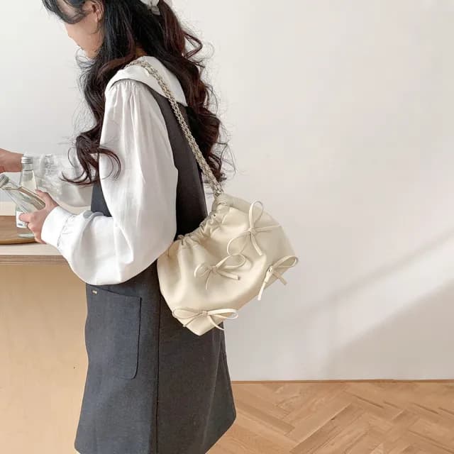 【MoonDy】情人節禮物 水桶包 肩背包 蝴蝶結包包 軟皮包包 銀色包包 韓國肩背包 鍊條包包 小眾包包 可愛包