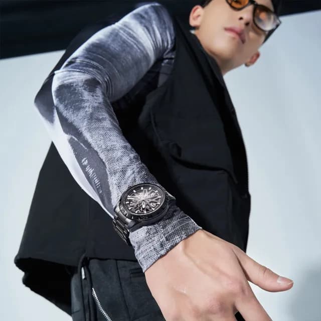 【Mark Fairwhale 馬克菲爾】6580 雙面鏤空幾何流線 科幻宇宙青春張揚夜光紳士男士 不鏽鋼機械腕錶 手錶