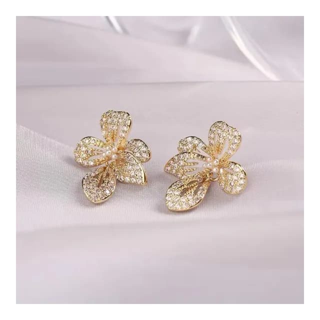 【SECRET BOX】韓國設計S925銀針華麗閃耀美鑽珍珠花朵造型耳環(S925銀針耳環 美鑽耳環 珍珠耳環)
