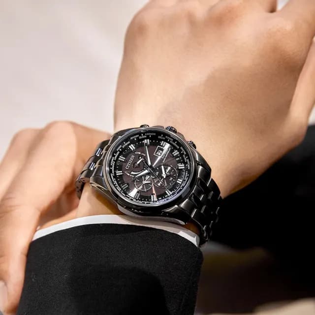 【CITIZEN 星辰】GENTS系列 電波時計 萬年曆 光動能腕錶 畢業禮物 送禮 推薦(AT9127-80E)