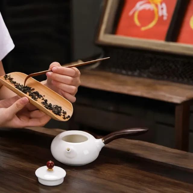 【美味好伙伴】羊脂玉瓷側把壺(高白瓷 茶具 茶壺 泡茶壺)