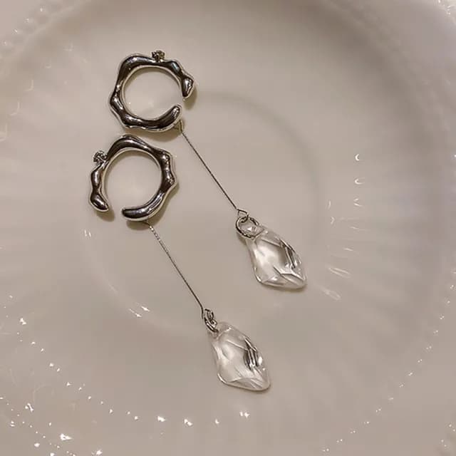 【Oni 歐妮】水晶長款吊墬-耳骨夾式耳環無耳洞耳扣耳夾耳窩夾(1對入)