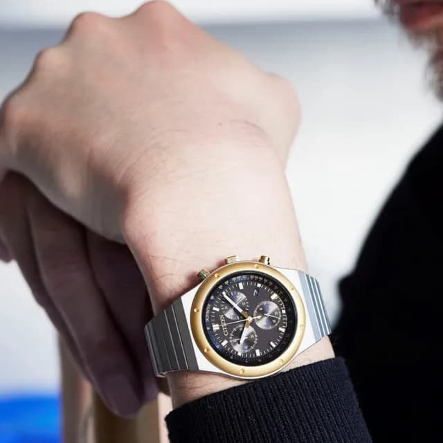 【CITIZEN 星辰】Chronograph系列 昭和金限定款 光動能計時腕錶 畢業禮物 送禮 推薦(AT2544-64E)