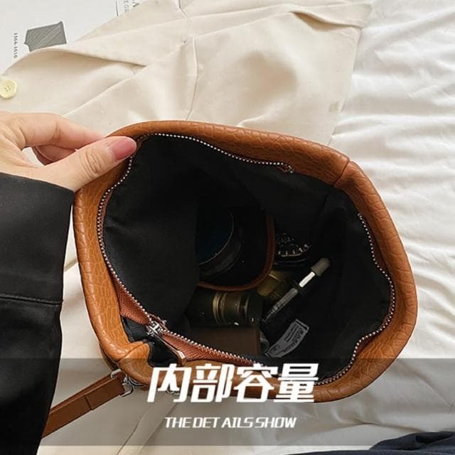 【MoonDy】母親節禮物 女生包包 腋下包  肩背包 小眾包包 鏈條包 女包 新款 時尚 質感 單肩包 斜挎包 簡約