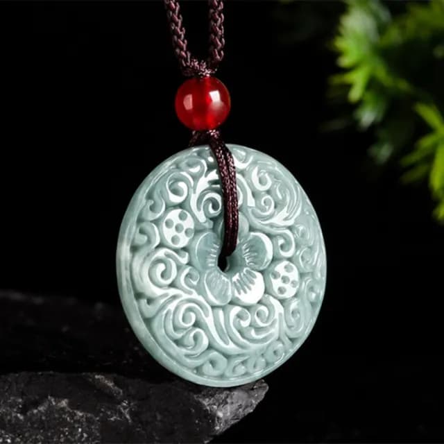 【Penny珮妮】翡翠仿古雕花平安扣玉石項鍊(母親節禮物/交換禮物/送女友/送閨蜜/生日禮物/情人節)