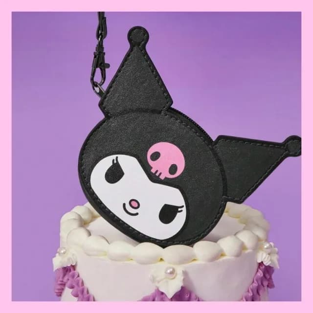 【SANRIO 三麗鷗】酷洛米Kuromi聯名皮革零錢包票卡行李牌吊牌(黑皮包包女孩生日禮物女友新年送