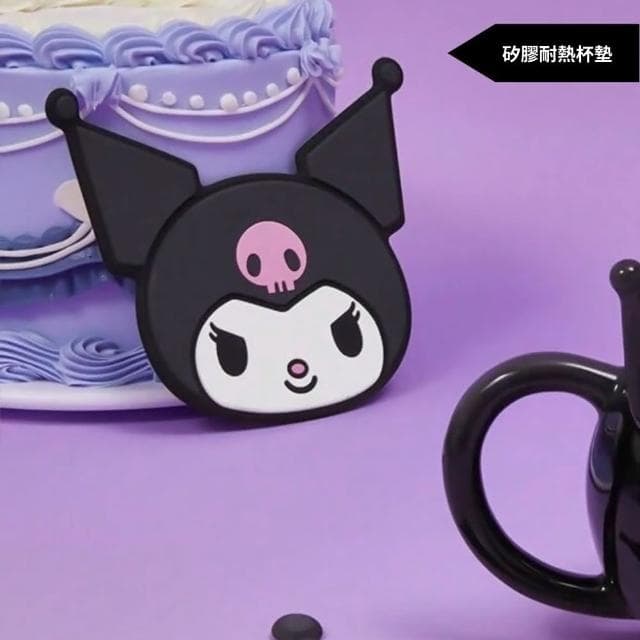 【SANRIO 三麗鷗】酷洛米Kuromi耐熱杯墊矽膠行李吊牌票卡皮革零錢包(粉黑兒童女兒生日禮物女友新年送禮)