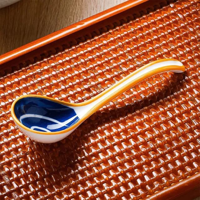 【餐廚用品】日式陶瓷湯匙拉麵喝湯專用1入(湯勺 湯杓 餐具 圓匙 廚房 吃麵匙 拉面勺子 日式小勺子)