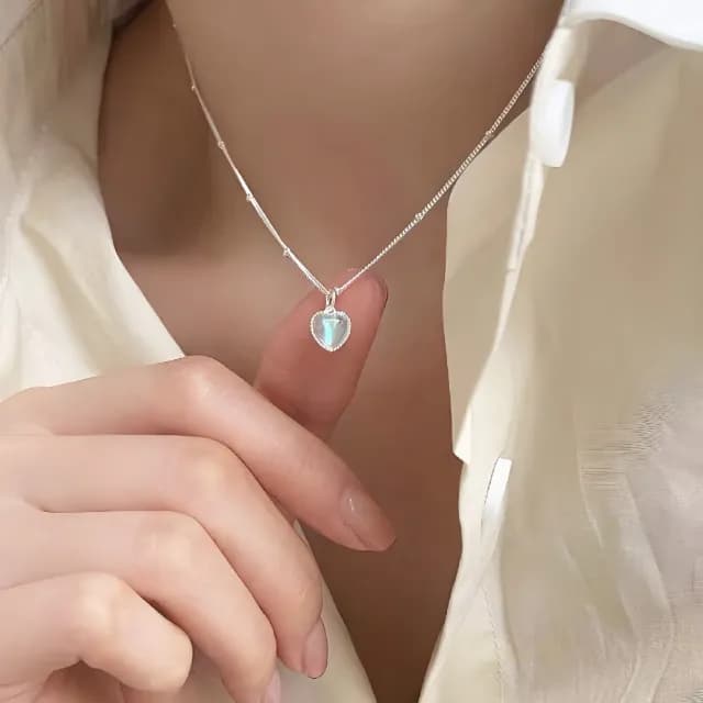 【水光物語】S925純銀心型幻彩月光石簡約項鍊(級設計感 毛衣鏈 頸鍊 短鍊 鎖骨鍊 配件 女 生日禮物)