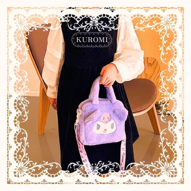 【栗子洋行】酷洛米背包迷你毛毛包毛絨 刺繡手提 側背 包庫洛米 送禮 生日禮物 女兒 孫女